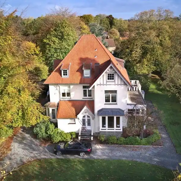 STUNNING FAUBOURG RESIDENCE WITH LARGE GROUNDS