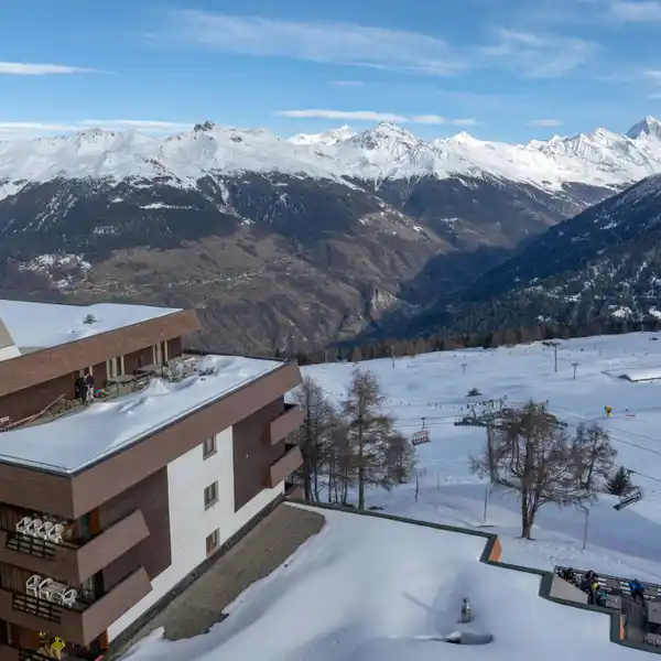 ENCHANTING SKI SETTING