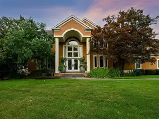 Idyllic Lakefront Setting in Rosemont