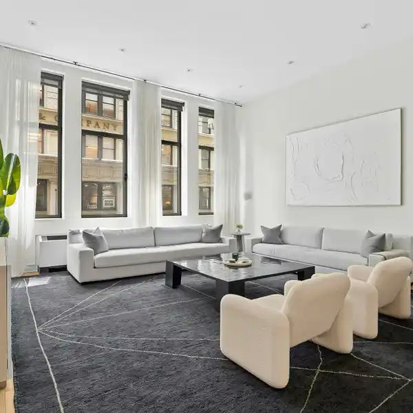 SPECTACULAR LOFT WITH PREMIER AMENITIES AND VIEWS