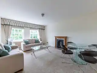 Refreshed Flat in Egerton Crescent