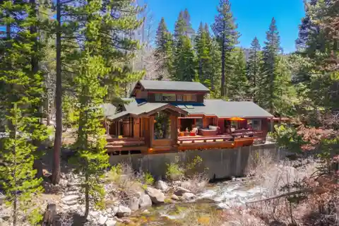 Luxury Mountain Retreat with Creekfront Serenity