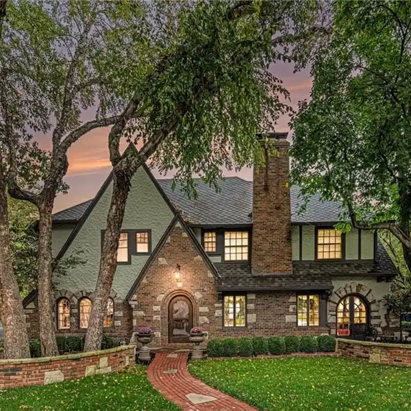 STUNNING ENGLISH TUDOR