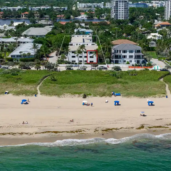 MAGNIFICENT TOWNHOME WITH DIRECT OCEAN VIEWS