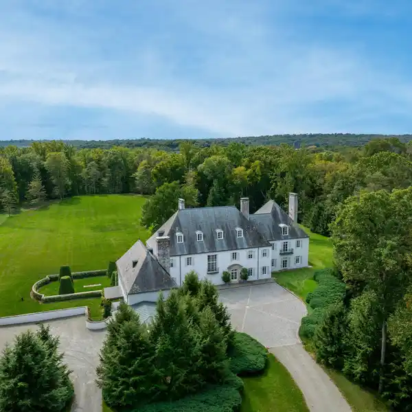 LE BEAU CHATEAU