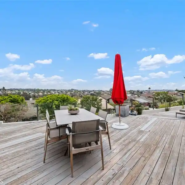 SINGLE-STORY HOME WITH PANORAMIC VIEWS IN LAGUNA WOODS