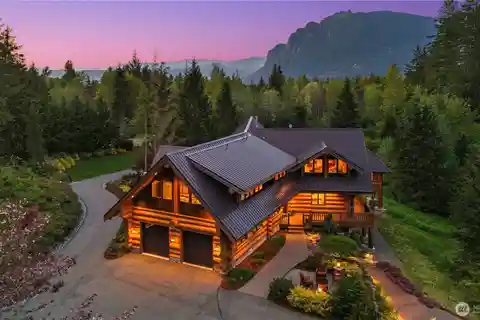 Extraordinary Blend of Luxury and Nature