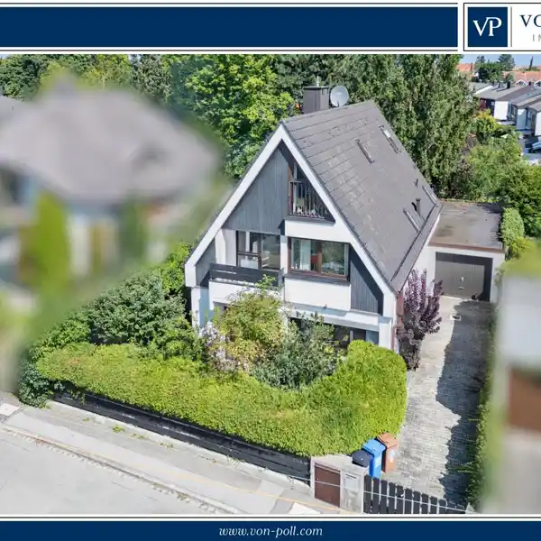 SPECIAL ARCHITECT-DESIGNED HOUSE