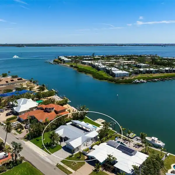 WONDERFUL WATERFRONT RETREAT