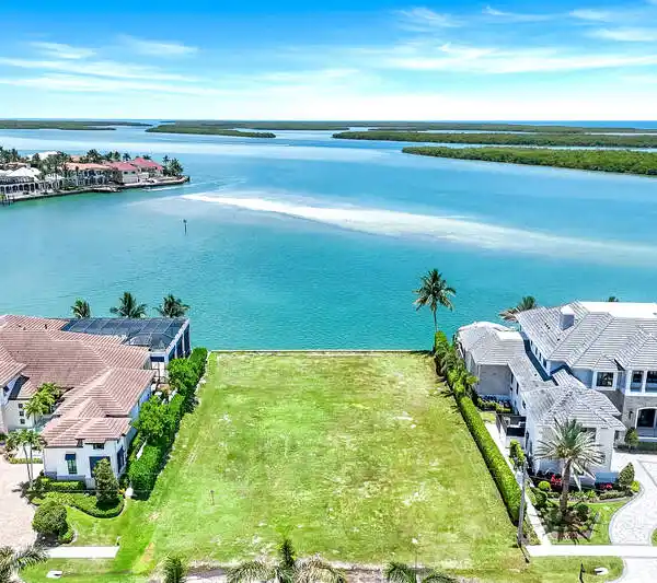 PRIME WATERFRONT PARCEL