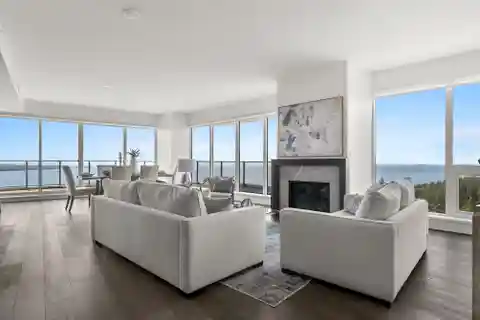 Luxury High-Rise Living with Breathtaking Panoramic Views