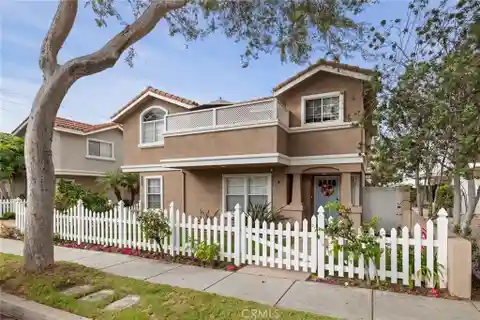Sunny South-Facing Front-Unit Townhome