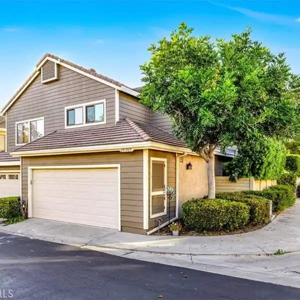TURN-KEY LAGUNA NIGUEL HOME MINUTES FROM BEACH