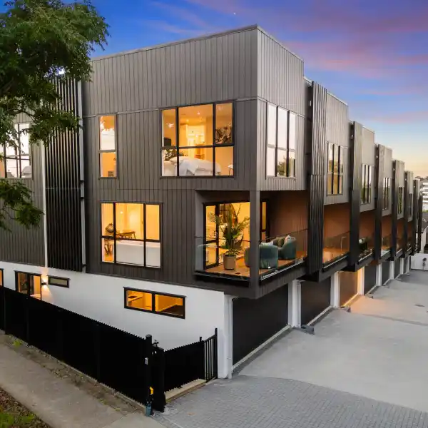 TERRACE HOME WITH CONTEMPORARY ELEGANCE WITH PARKSIDE SERENITY