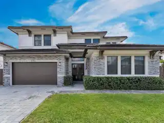 Luxurious New Home in an Eight-home Enclave