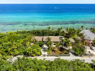 Turquoise Waterfront Retreat in Grand Cayman