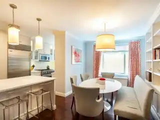 Quiet and Sunny Three Bedroom at the Richmond