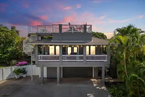 Four Bedroom Home at the End of a Private Drive in Kamaole Heights