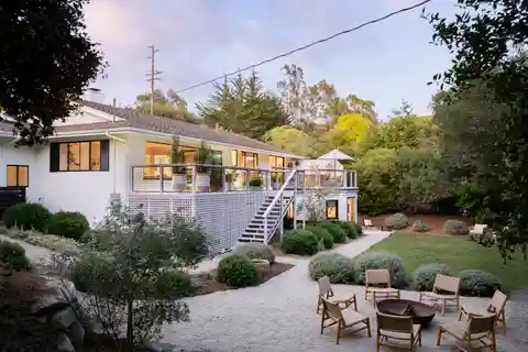 Peaceful Single-Level Home in Hedgerow