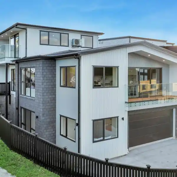 GRAND CORNER STUNNER WITH WINE CELLAR