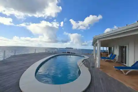Secluded Caribbean Oasis with Breathtaking Views of Saba