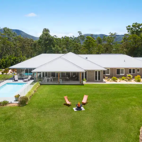 SUPER-SIZED FAMILY RETREAT