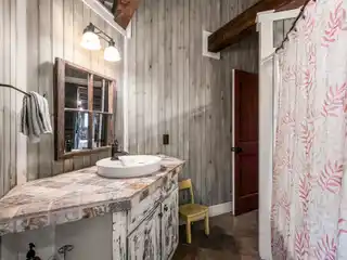 Artisan Luxury with Endless Mountain Views