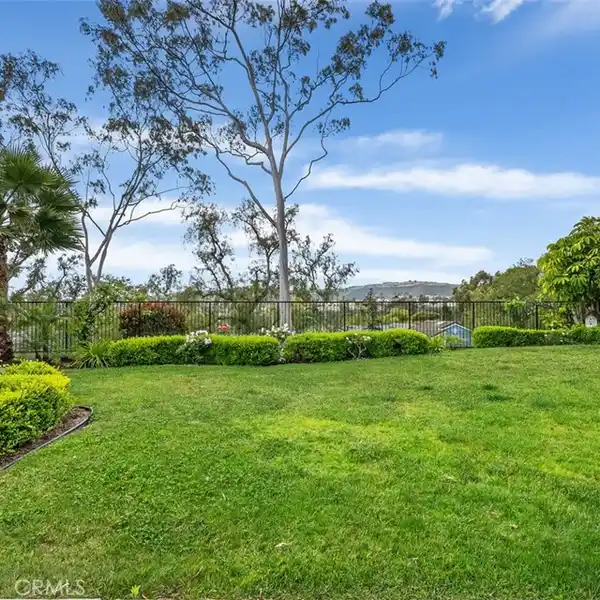 SINGLE-LEVEL HOME WITH A LARGE YARD