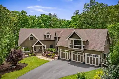 Luxurious Mountain Retreat