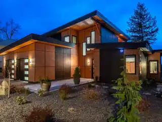 Amazing Riverfront Residence