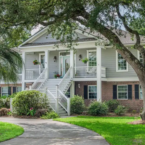 BEAUTIFULLY MAINTAINED HOME ON A GOLF COURSE LOT