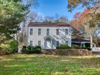 Beautiful Traditional Home for Rent in Bridgehampton