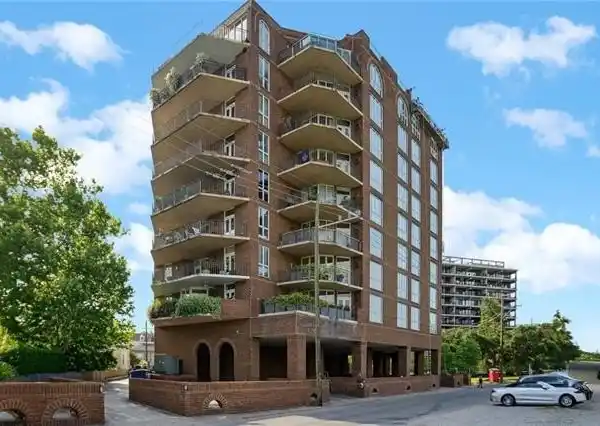 FABULOUS RIVERFRONT CONDO
