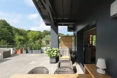 Captivating Top-Floor Residence