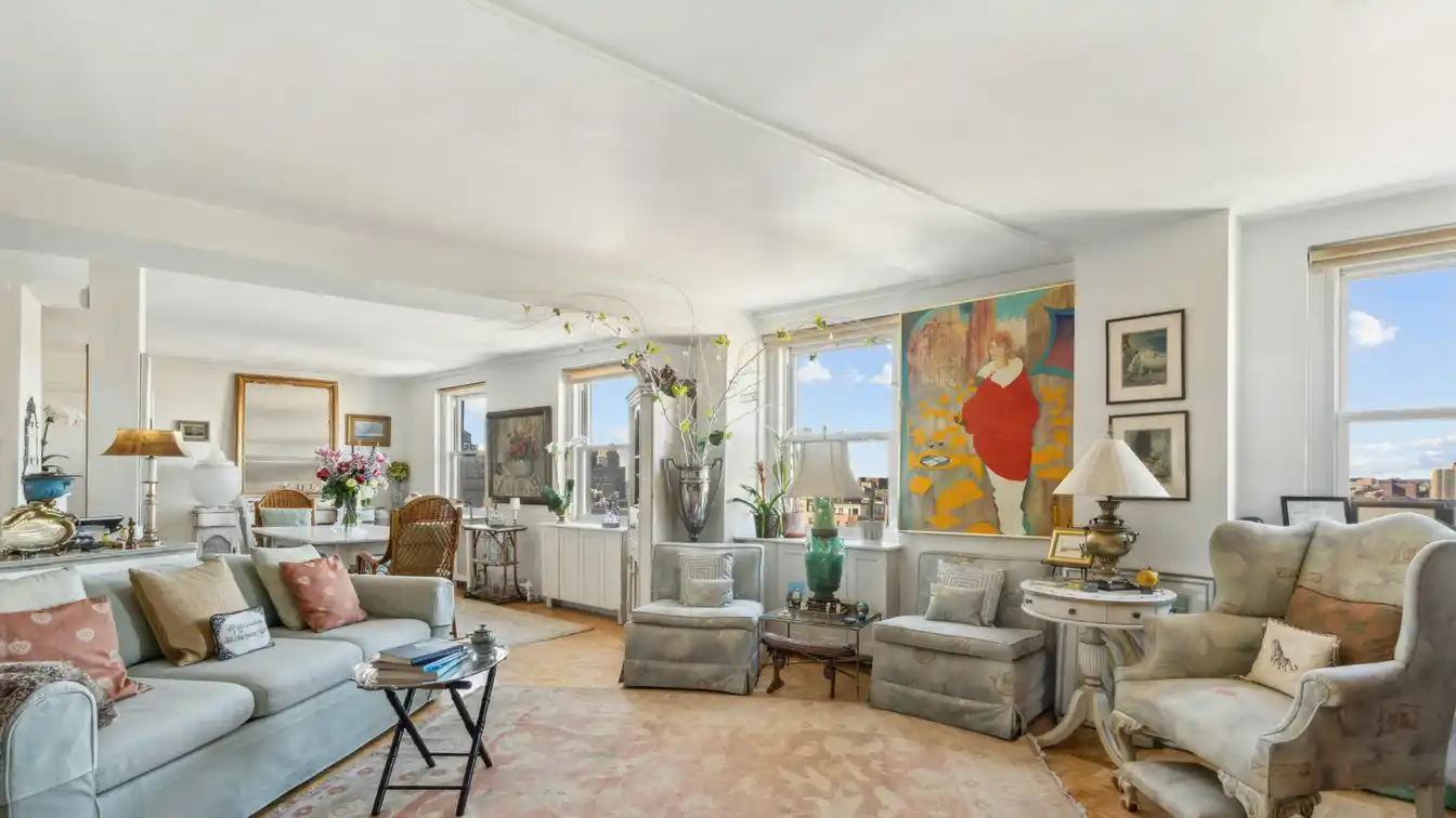 Bright Split Two Bedroom Apartment with Open Views