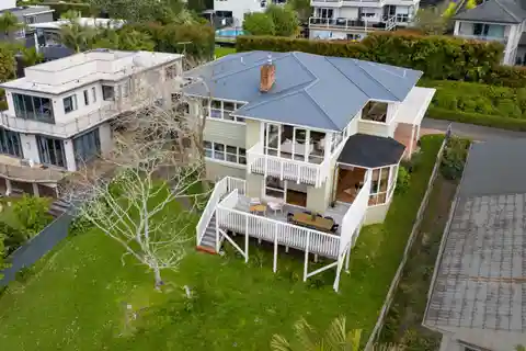 Wonderfully Spacious Solid Brick and Weatherboard 1960's Gem