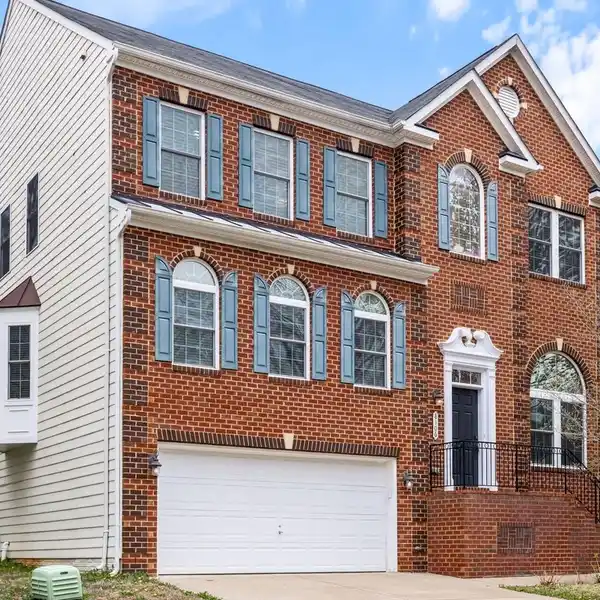 PRISTINE CONDITION HOME IN AN AMAZING LOCATION