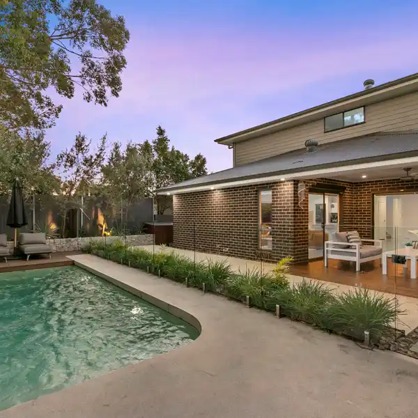 BEAUTIFULLY RENOVATED RESIDENCE IN A PEACEFUL SETTING