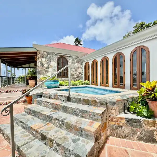 MAGNIFICENT BORDEAUX MOUNTAIN VILLA