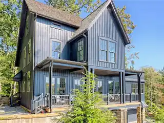 Unique Family Retreat in Burton