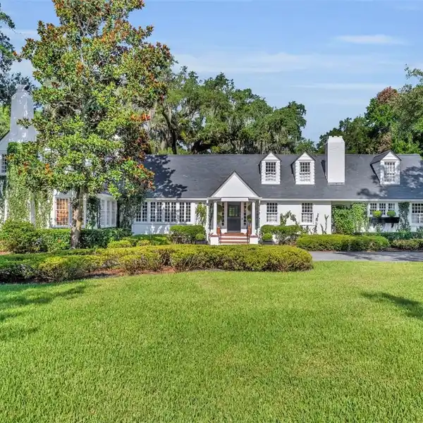 DISTINGUISHED WINTER PARK ESTATE