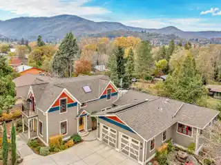 Charming and Modernized Victorian