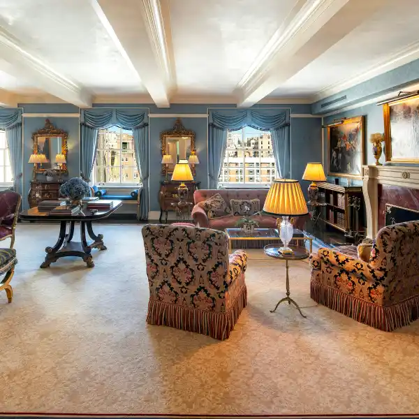 RENOVATED PRE-WAR FULL FLOOR