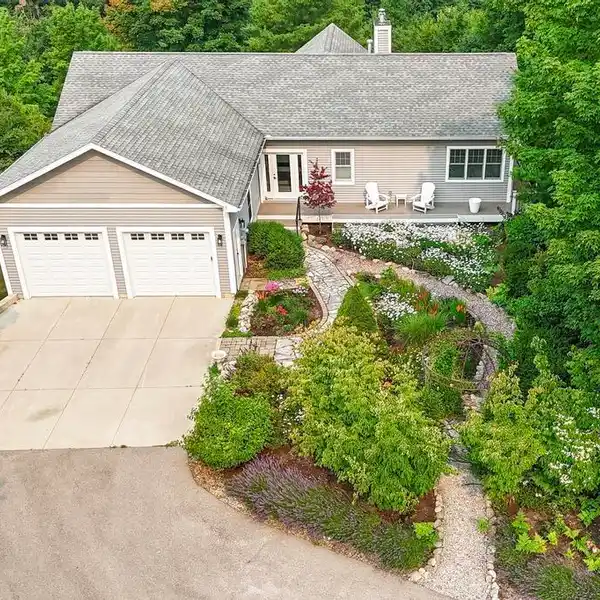 PRIVATE LEELANAU COUNTY RETREAT