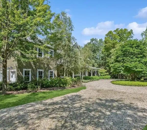 IMMACULATE HOME IN THE PRESERVE
