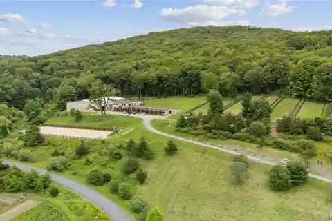 Equestrian Paradise on Twenty Acres