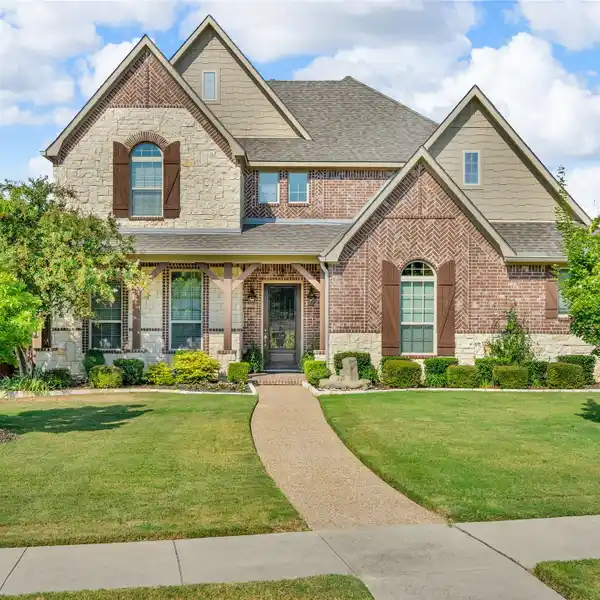LAKEFRONT LUXURY WITH PRIVATE DOCK AND POOL