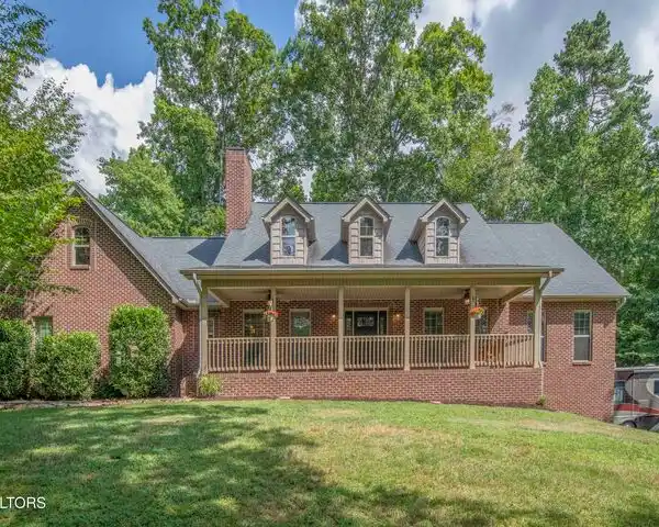 BEAUTIFULLY ALL-BRICK CUSTOM BUILT HOME