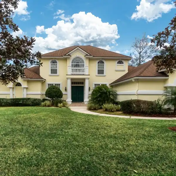 EXECUTIVE-LEVEL POOL HOME IN PRESTIGIOUS EAGLE HARBOR