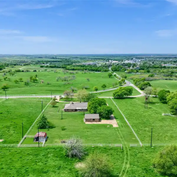 UNIQUE PROPERTY WITH LONG-RANGE VIEWS